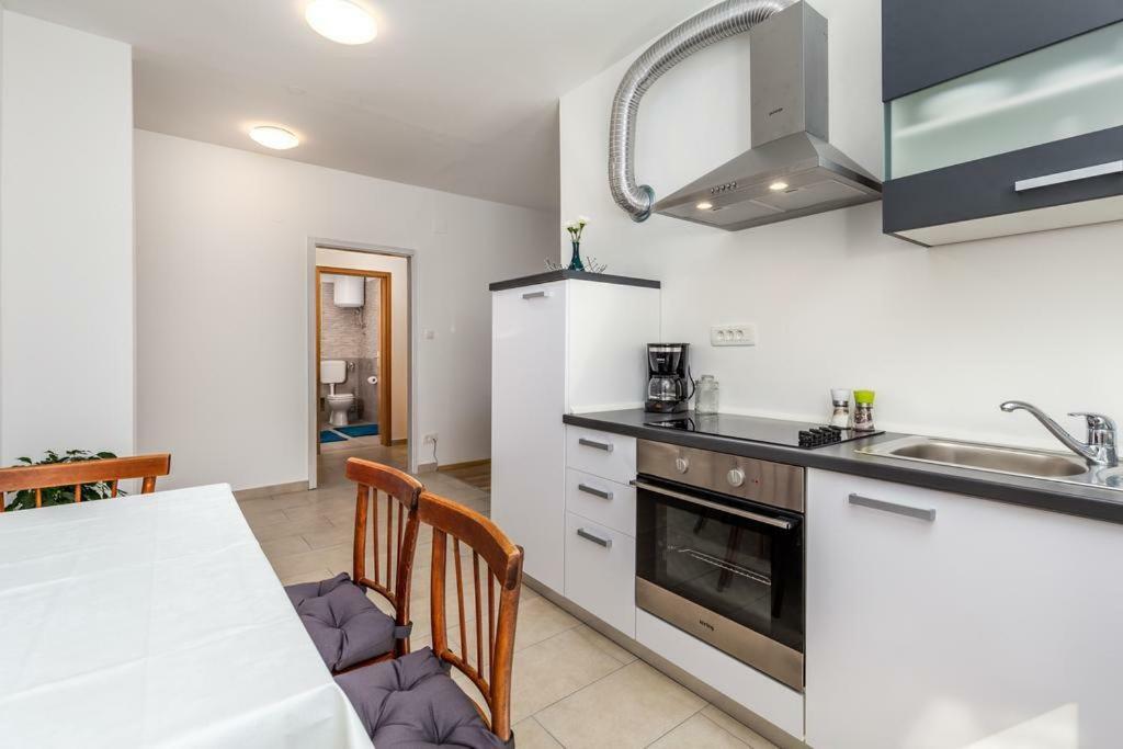 Apartment Roza, Sea View, Free Parking Ičići Eksteriør bilde
